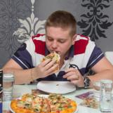 Первый волгоградский чемпионат по скоростному поеданию пиццы